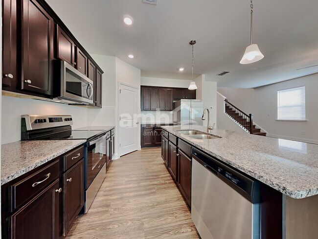 Building Photo - 5060 Hudson Vly Dr