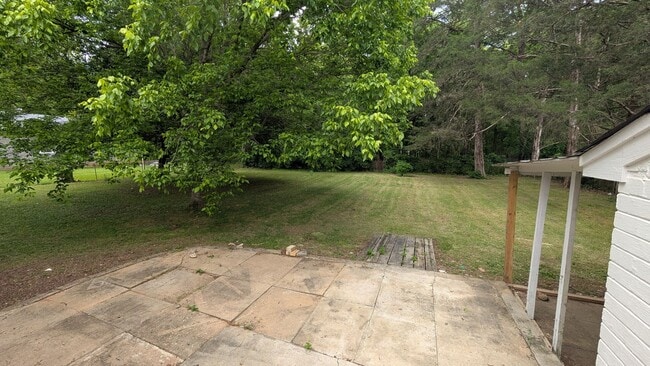Building Photo - Newly Renovated -- Walking Distance to the...