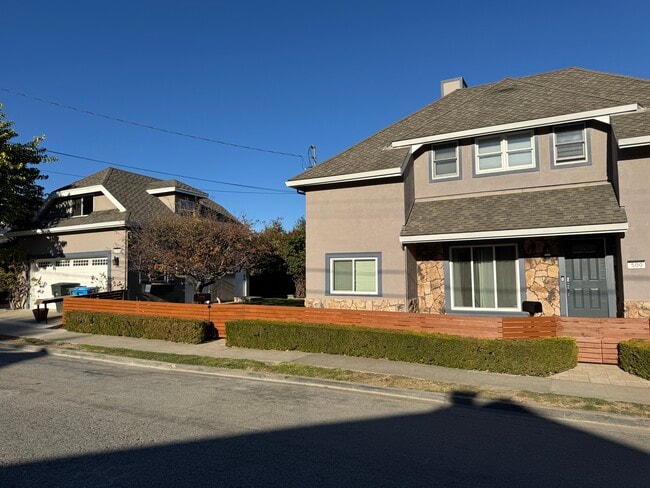 Building Photo - 500 Maple Ave