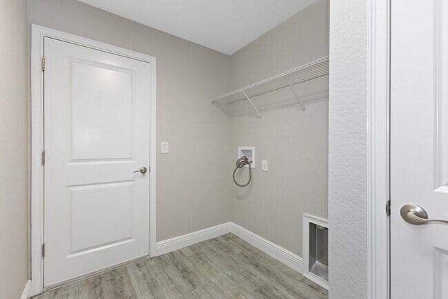 Building Photo - 7 Pecan Dr Terrace