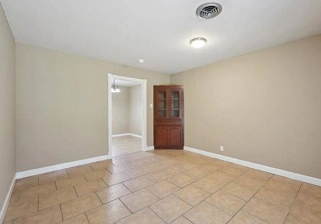 Building Photo - 630 White Oak Dr