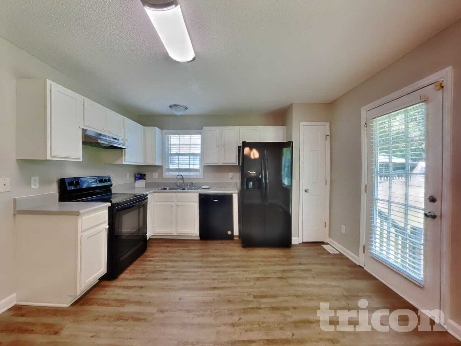 Building Photo - 2112 McKinnon Dr