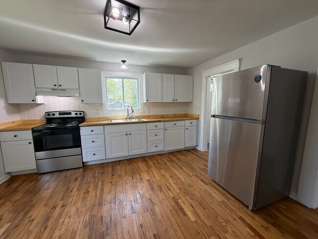 Building Photo - 1514 Jourolman Ave