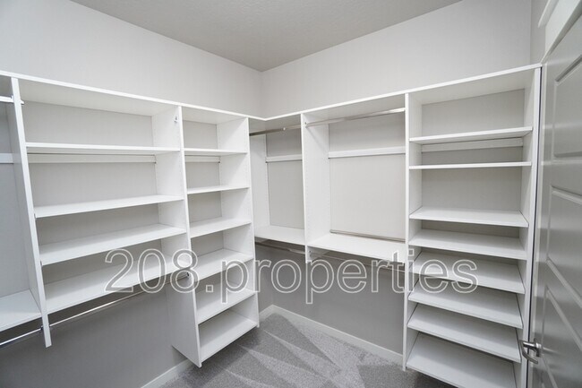 Building Photo - 407 W Pavilion Ln