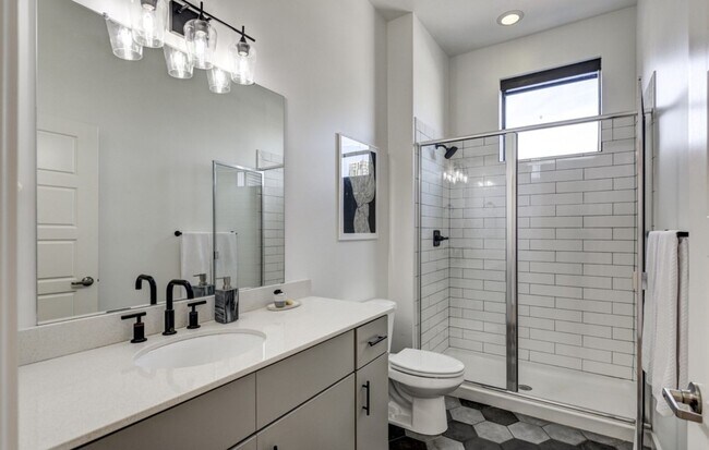 Building Photo - Sleek 1 Bedroom Condo walkable to all things in The Gulch