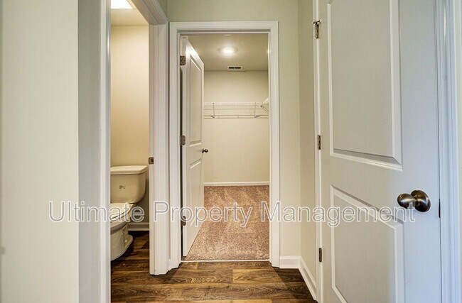 Building Photo - 1823 Fox Trce Cir