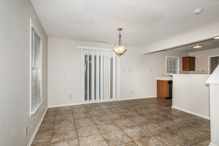 Building Photo - 10936 Mansfield Way