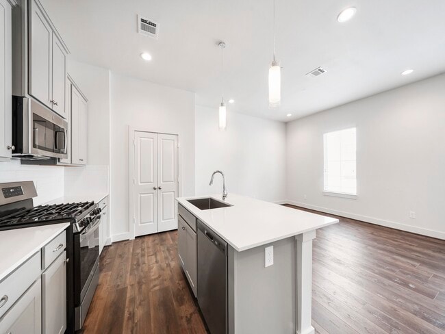 Building Photo - 2007 Bauer Dr