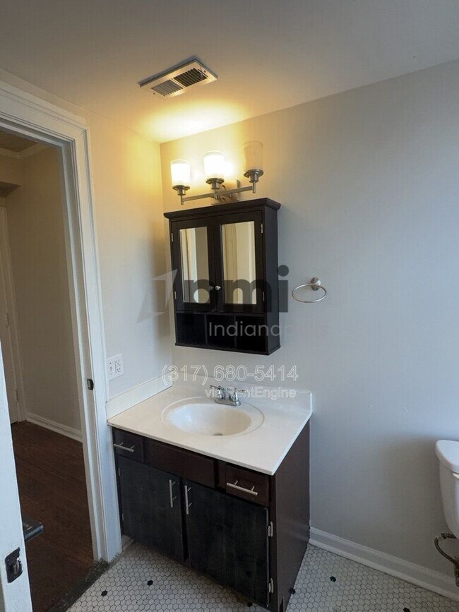 Building Photo - 1 W 28th St