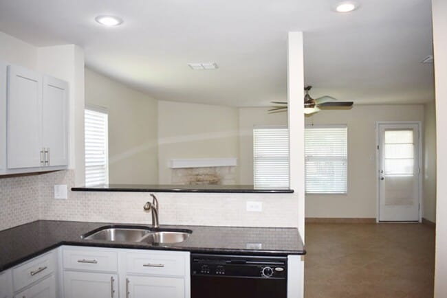 Building Photo - GREAT 3-2-2 in N. Ft Worth, desirable Kell...