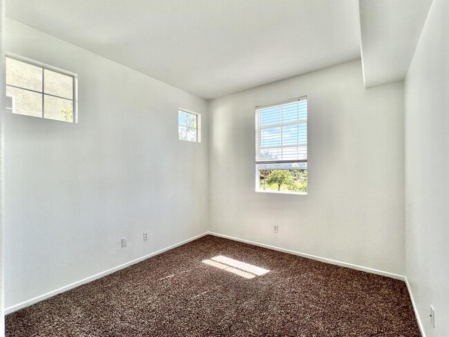 Building Photo - 1388 Challis Pl