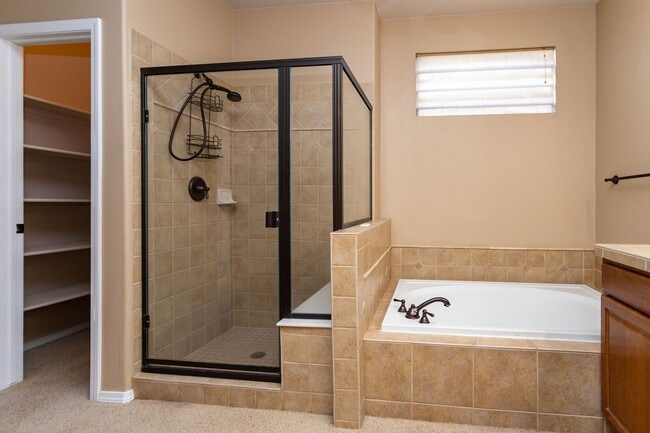 Building Photo - Beautiful Ranch in Pine Creek!