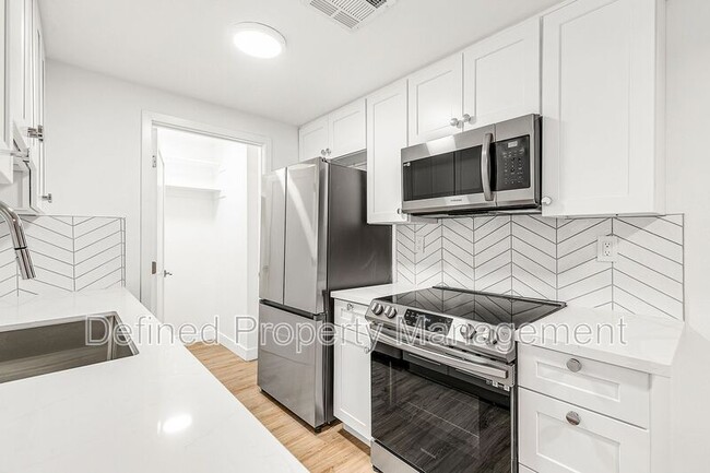 Building Photo - 5807 Laurel Canyon Blvd