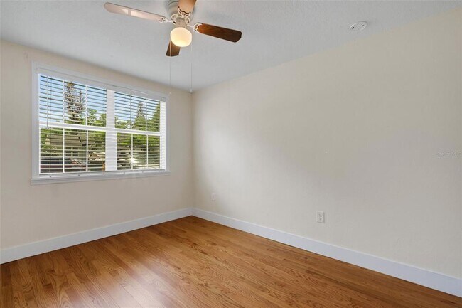 Building Photo - 934 Vistabula St