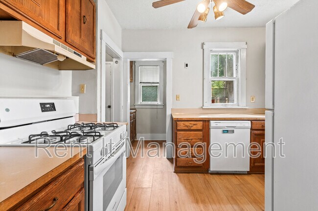 Building Photo - 2315 N. 61st.