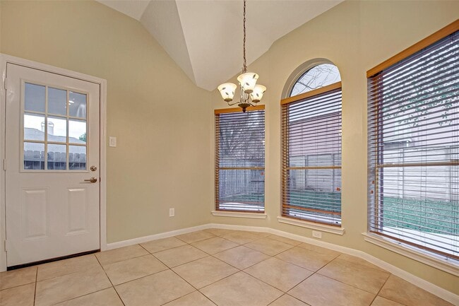 Building Photo - 4611 Summer Lakes