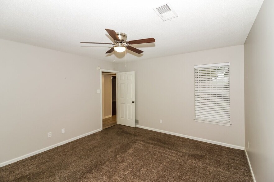 Building Photo - 3412 Pendulum Dr E