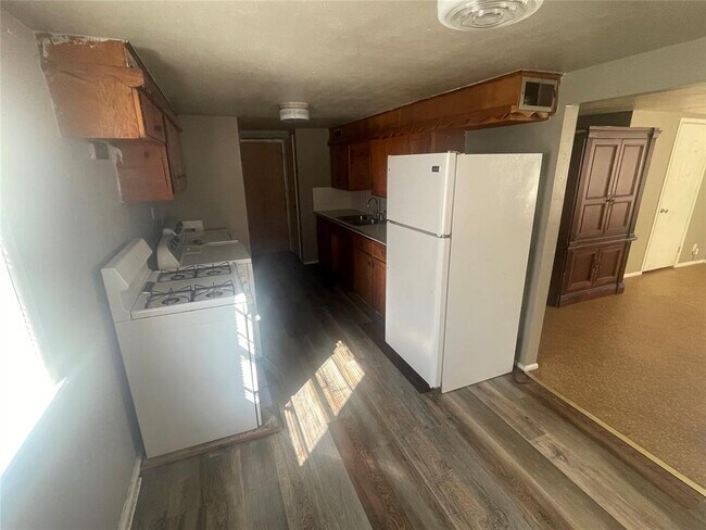 Building Photo - 909 Court Ave