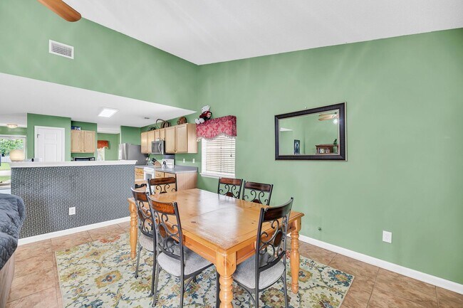 Building Photo - Stylish Living with Spacious Backyard!
