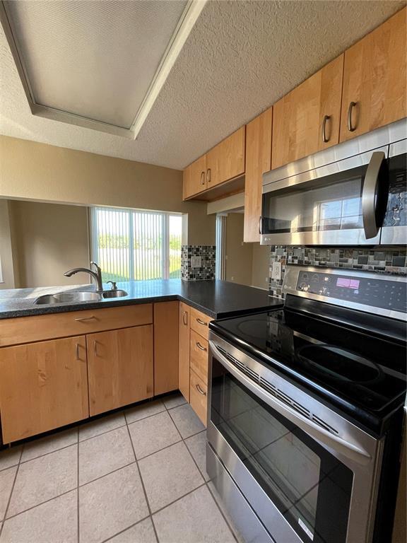 Building Photo - 343 Caribbean Dr