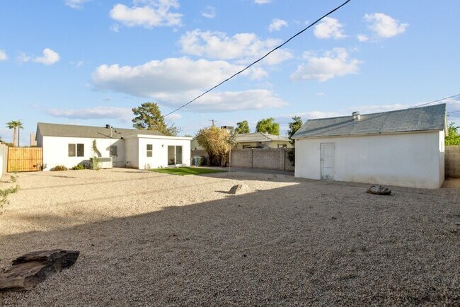 Building Photo - 3850 N 12th Ave
