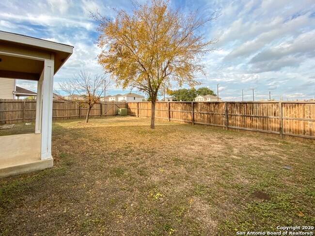 Building Photo - Beautiful two-story home in the desirable Silver Oaks community!