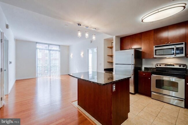Building Photo - 155 Potomac Passage