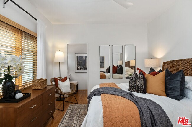 Building Photo - 466 N Harper Ave