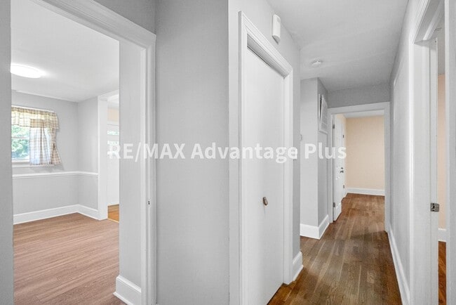 Building Photo - 1508 Noblin Dr