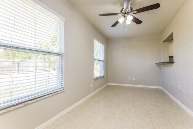 Building Photo - 16 NE 20th Ct