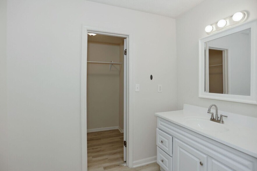 Building Photo - 468 Watson Ferry Dr