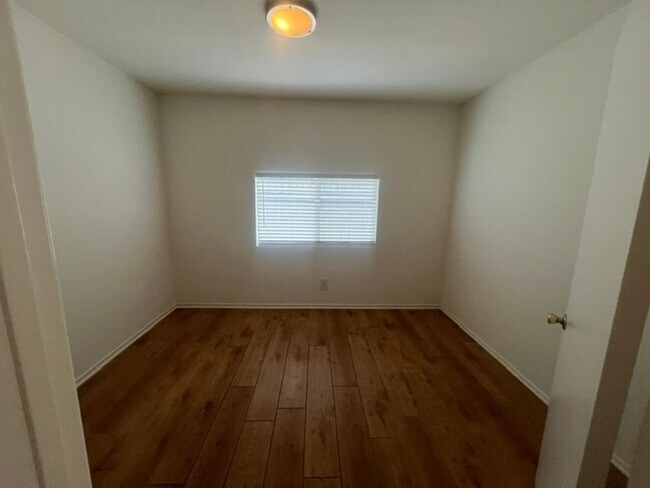 Building Photo - 17430 Gledhill St
