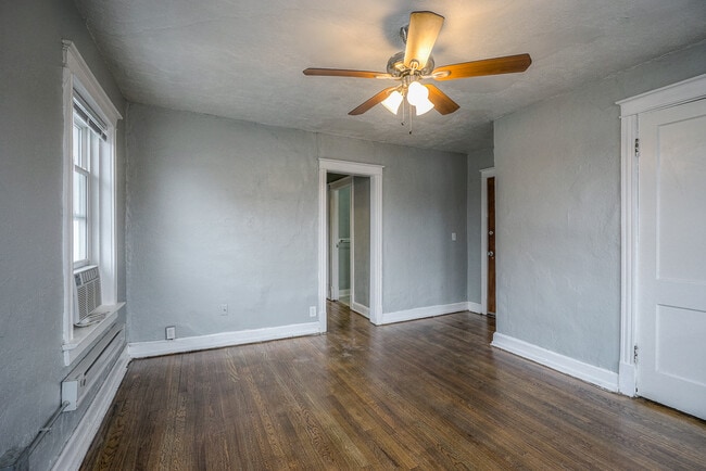 Interior Photo - 3721 Broadway