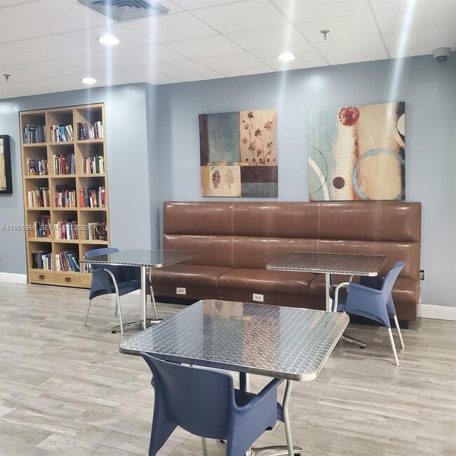 Building Photo - 850 N Miami Ave