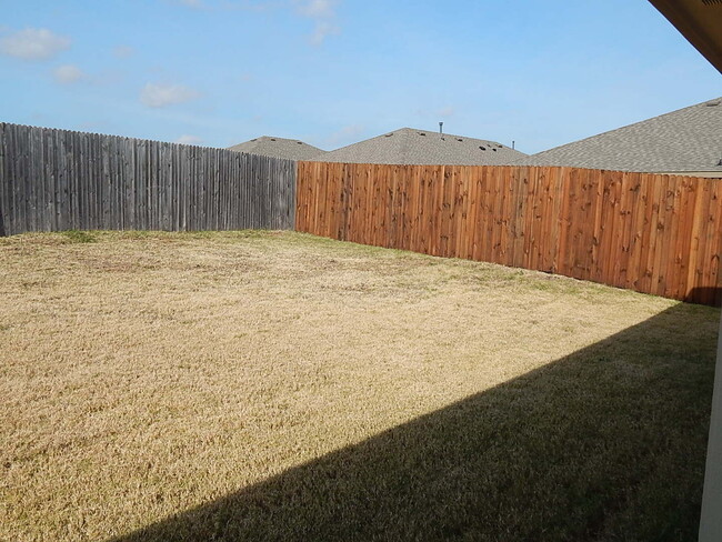 Building Photo - Beautiful 4 Bedroom Available in The Verandah