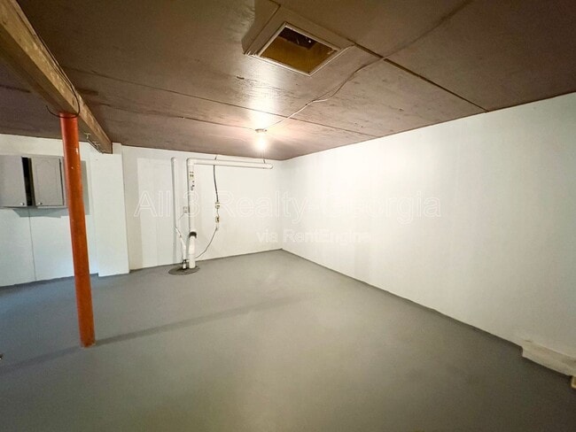 Building Photo - 435 Sherwood Rd