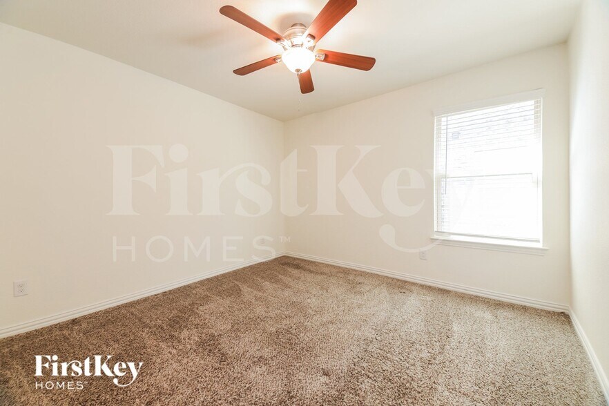 Building Photo - 1304 Renoir Dr