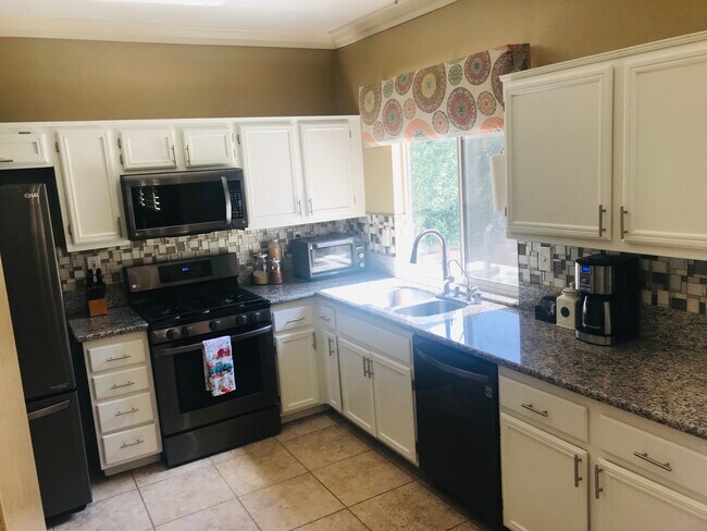 Building Photo - 1431 Robles Dr