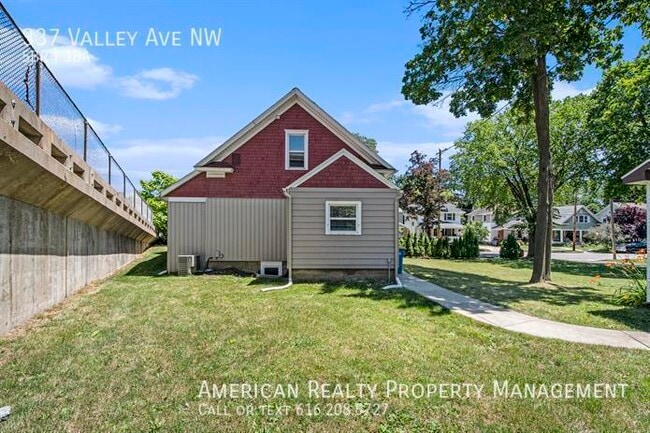 Building Photo - 337 Valley Ave NW