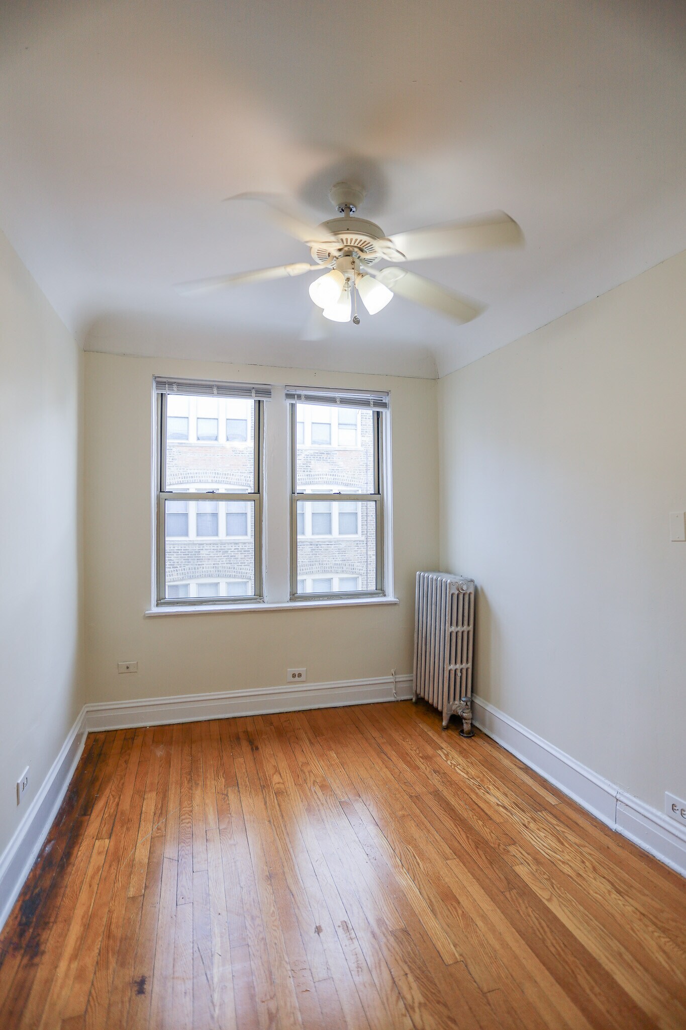 Building Photo - 2234 W Farwell Ave