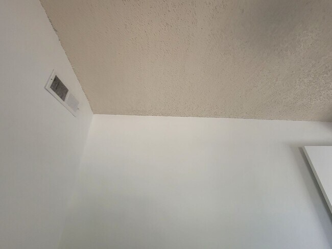 Building Photo - Ready to View!!