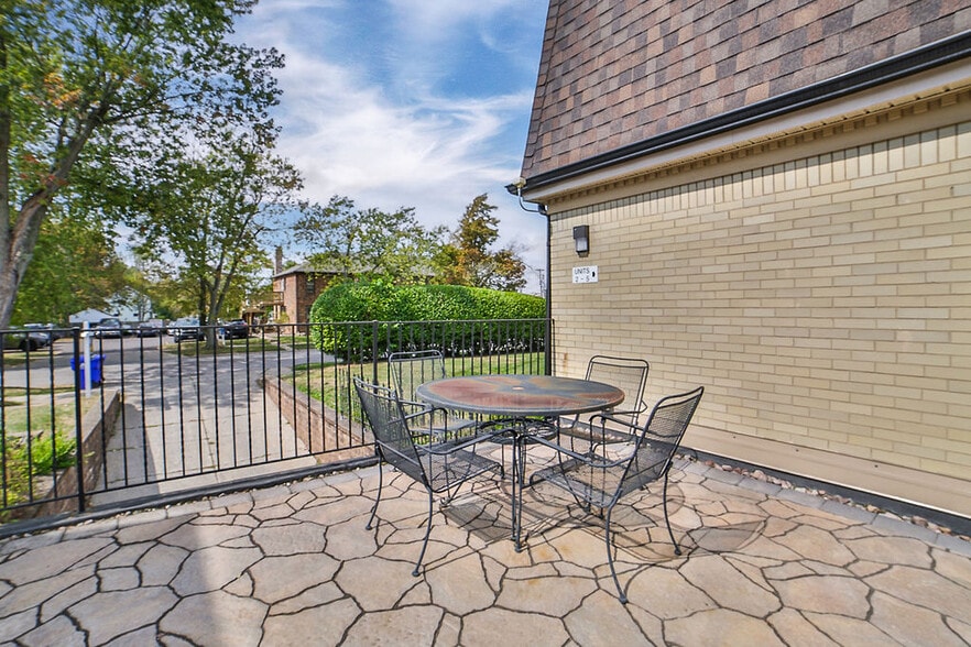 Building Photo - 32 Bernhardt Dr