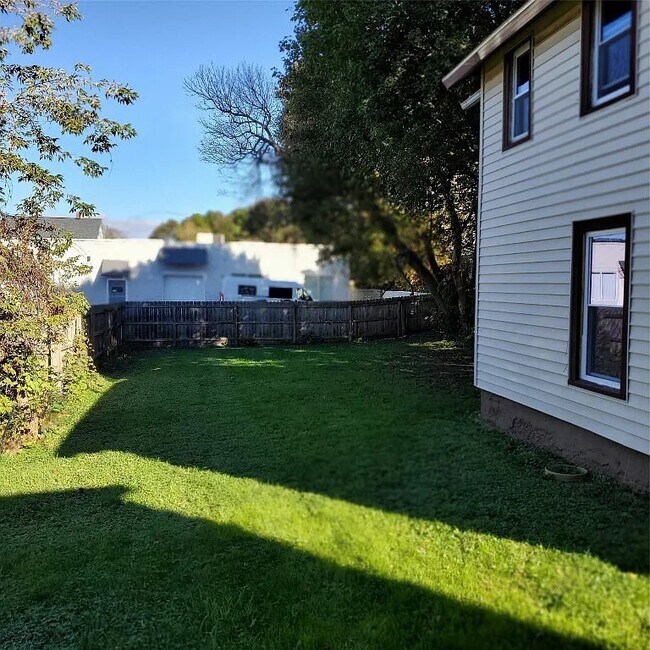 Building Photo - 1805 Monroe St