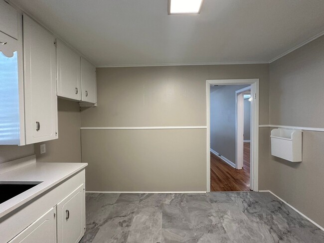 Building Photo - ALMOST READY! Delightful 2-bedroom, 1-bath...