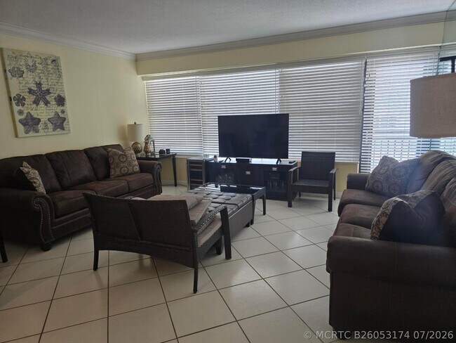 Building Photo - 3800 Galt Ocean Dr