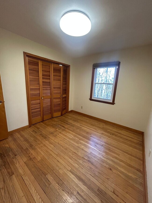 Building Photo - 3 bedroom, 3 bath house located in Park Forest
