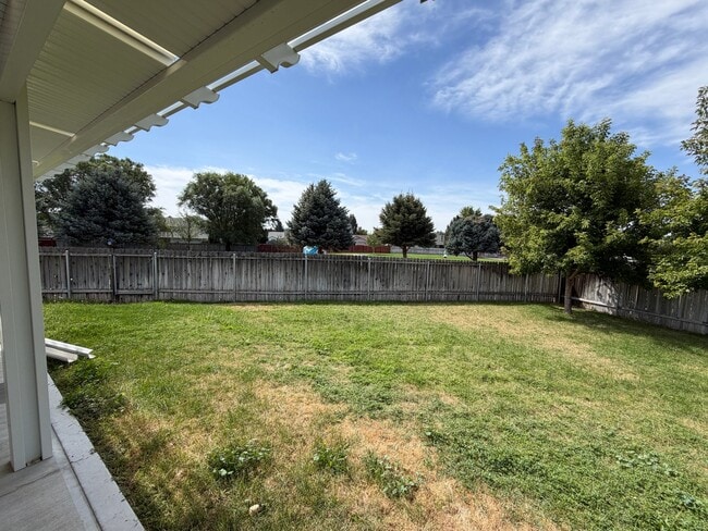 Building Photo - 435 NE Greystone Loop