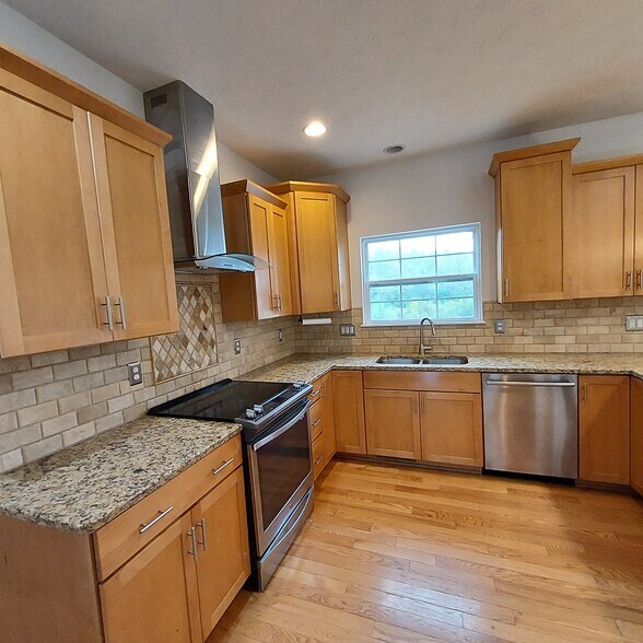 kitchen window overlooks pond and nature preserve - 1238 Freedom Pt