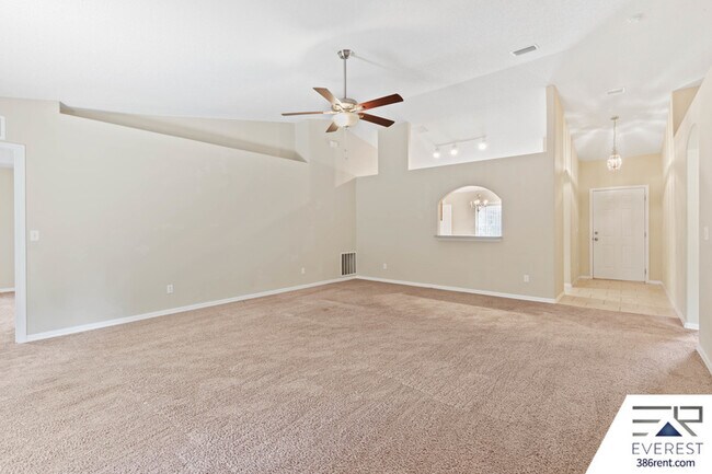 Building Photo - 15 Firtree Ln