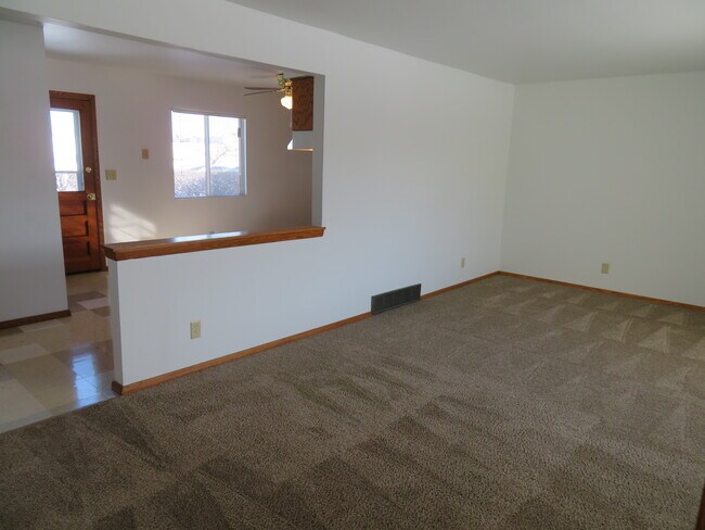 Building Photo - 5560 S Buckhorn Ave